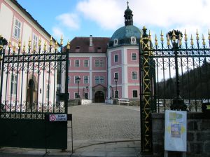 Not far from the popular spa town of Karlovy Vary (Carlsbad or Karlsbad) is the picturesque town of Becov nad Teplou with its Gothic castle, Renaissance palace, Late Baroque chateau and terraced gardens. 