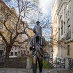 prague tours: franc kafka statue in the jewish quarter