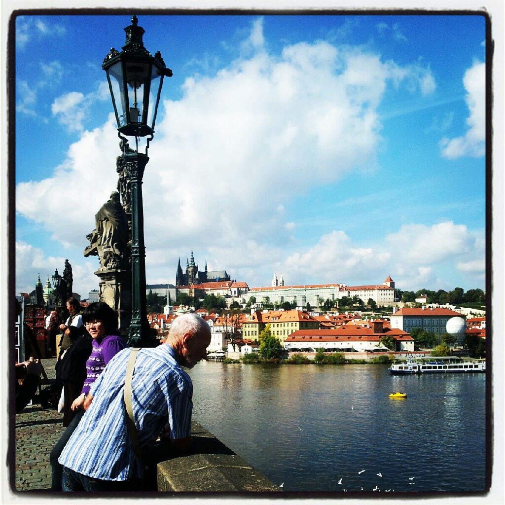 prague street art tour